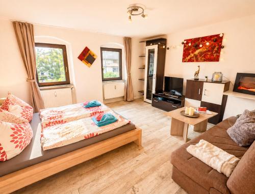 Urlaubsmagie - Ferienwohnung Morgenlicht - Sauna & Saisonaler Pool - Famzi in Sebnitz, Deutschland