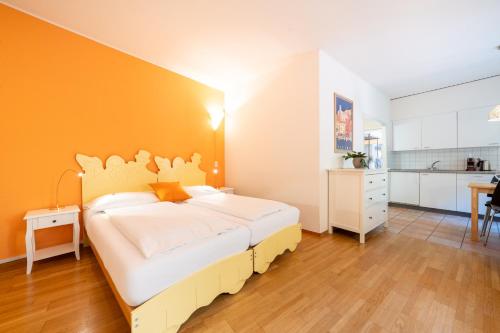 2 twin beds
