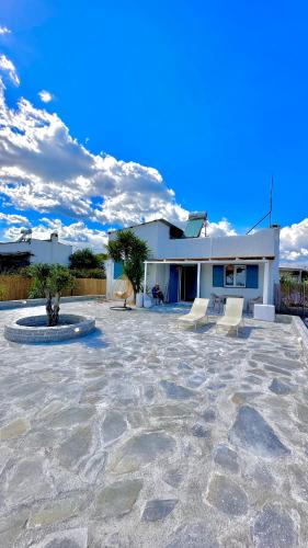 Unique Beachfront Cottage House - Private Garden in Ag. Konstantinos (Messini)