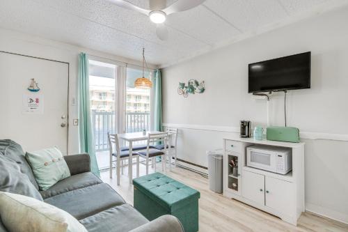 Beachfront Wildwood Crest Condo with Pool Access! in Wildwood Crest, USA