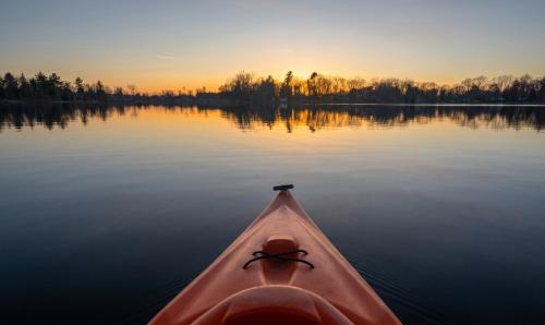 Horseshoe Lake Home with Kayaks and Sunset Views