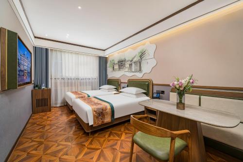 room detail thumbnail 1