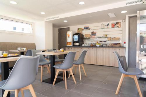 Food and beverages, Sure Hotel by Best Western Saint-Raphael Le Dramont in Le Dramont