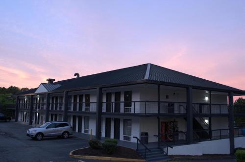 Exterior view, SureStay by Best Western Atlanta Northeast in Doraville