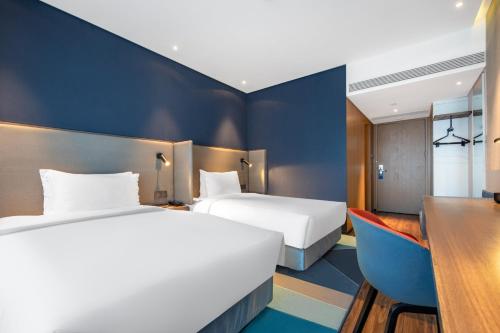 room detail thumbnail 2