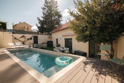 Jardin des Forts avec piscine, 2 chambres et climatisation proche de Lyon - Location, gîte - Caluire-et-Cuire