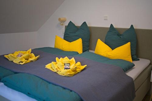 1 king bed, 1 sofa bed