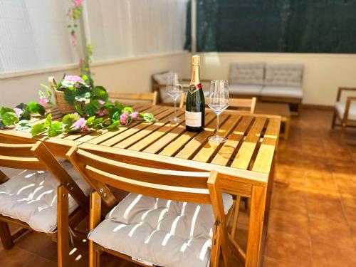 Apt con chill-out, piscina en la azotea a 5 min de la playa y parking privado