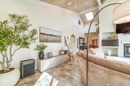 Walk or Bike to Cathedral Rock! Home w/ Views in 세도나 시내