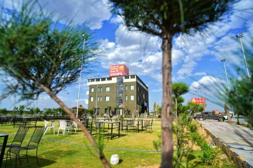 A szálláshely kívülről, Hotel Highway Queen in Bandar Sindri