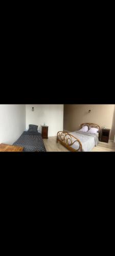 1 double bed, 1 twin bed
