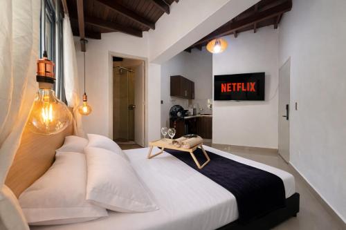 Apartaestudio en Laureles-plaza mayor-Av 33-laundry-wifi