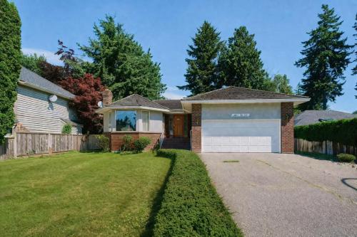 Spacious 6 bedroom house near ferry