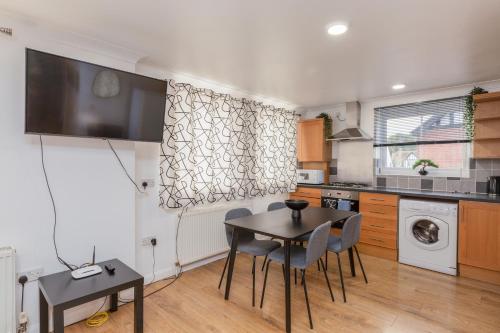 Restaurant, Ricky Road Apartments in Watford
