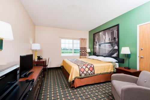 Super 8 by Wyndham Mt. Carmel IL - image 7