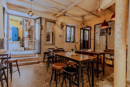 Tre Porte Rooms & Bar in روفيني
