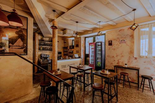 Tre Porte Rooms & Bar in روفيني