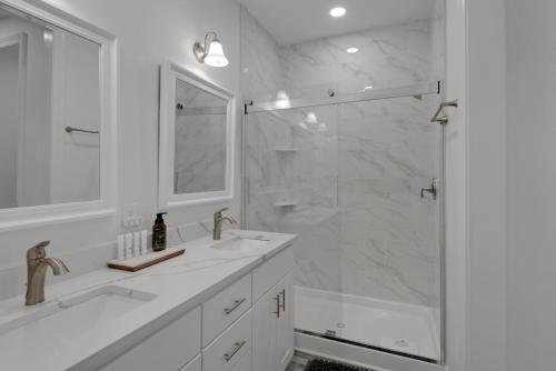 Gulf Place Residences 306 - image 4