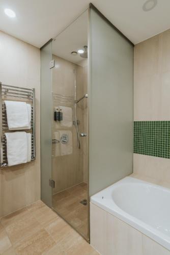 room detail thumbnail 2