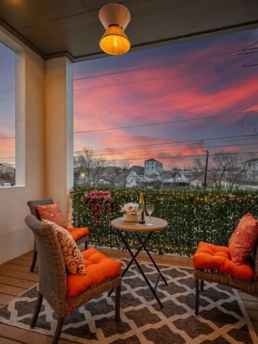 8BR Twin Homes w Rooftops, Near Dtown HTX & FIFA in Houston