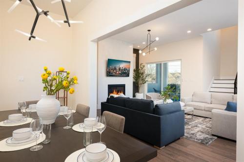8BR Twin Homes w Rooftops, Near Dtown HTX & FIFA in Houston