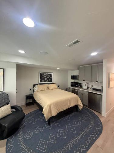 Stylish Studio on Jefferson Park