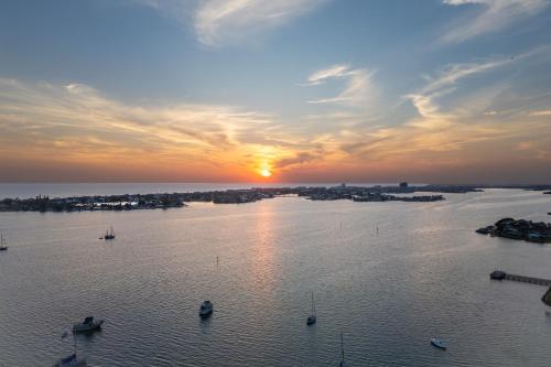 #502 Beach Place Condos - Nightly Rental in St Pete Beach, USA