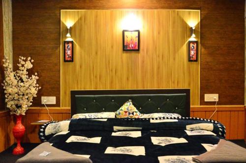 Heritage hollywood - Srinagar