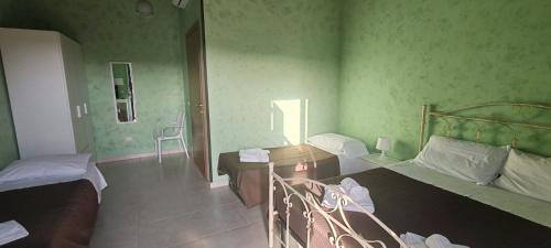 2 twin beds