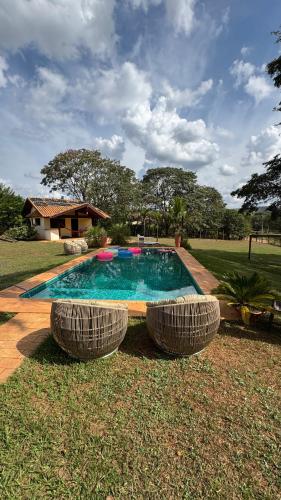 Peldbaseins, Chácara com Piscina, Hidro, Campo de futebol, Beach Tennis, Sinuca e Churrasqueira (Chacara com Piscina, Hidro, Campo de futebol, Beach Tennis, Sinuca e Churrasqueira) in Analandia