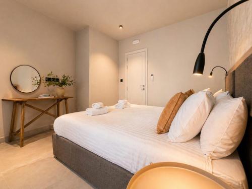 Exclusive Retreat off the Sea Front Promenade 1