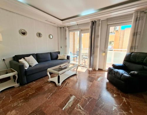 Sunny balcony-Bright 2BR-Walk to Marina & Beach PMT34