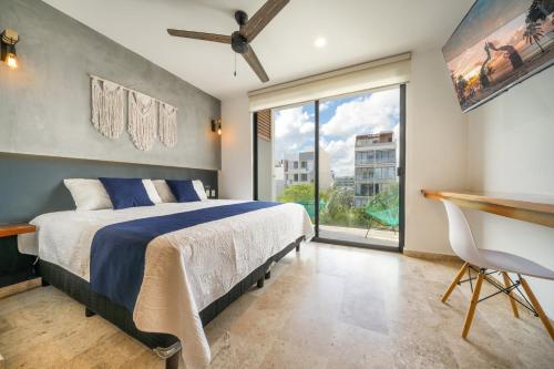Modern 5th Floor Studio - Rooftop Pool & Balcony