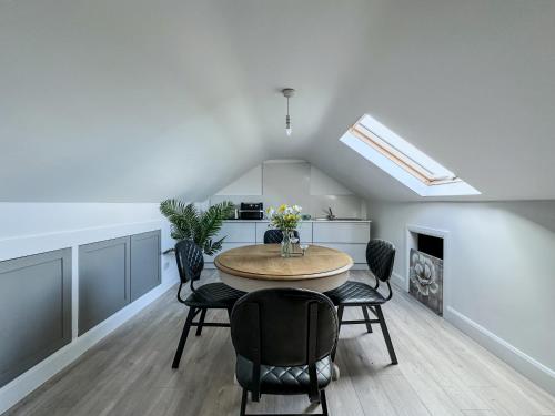 Konyha, Cobh Beautiful Rooms in An Cóbh