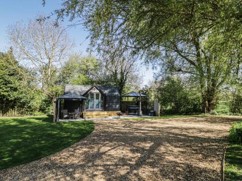 Willow Lodge At Bridge Lake Farm & Fishery