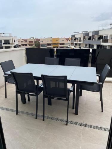 Stunning Penthouse Apartment - sea views, spa, gym in Torrevieja