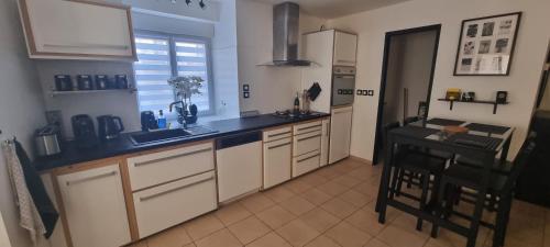 Parenthèse détente à 2 ou plus proche via Rhôna (Parenthese detente a 2 ou plus proche via Rhona) in Charmes Sur Rhone