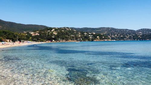 50m from sand beach Pramousquier