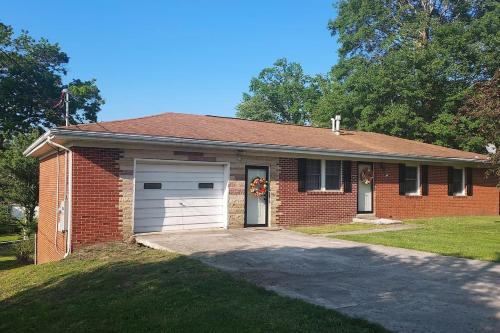 By Summersville Lake 3BR Jetted Tub Sauna in Summersville (WV)