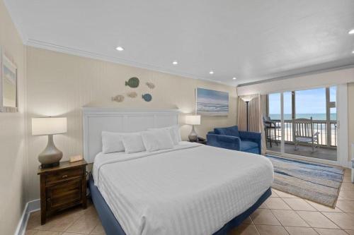 Oceanfront Views King Room with Amenities in Pawleys Island, USA