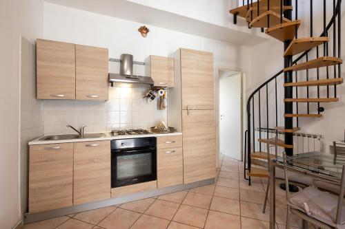 virtuve, Villetta fra Terme e Mare con Soppalco, Veranda e Barbecue in Lido Delle Nazioni