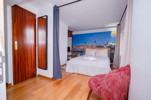 Large 1-Bedroom 1 Doble bed 1 Sofa bed 1 Bathroom Duplex Apartment Prime Lisbon Location, Lizbona