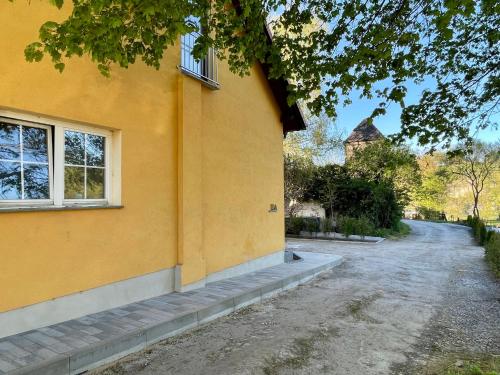 Hotelli välisilme, SaaleRast - Ferienwohnung in Camburg an der Saale - ruhig & naturnah, 200 m zum Saaleradweg in Großheringen