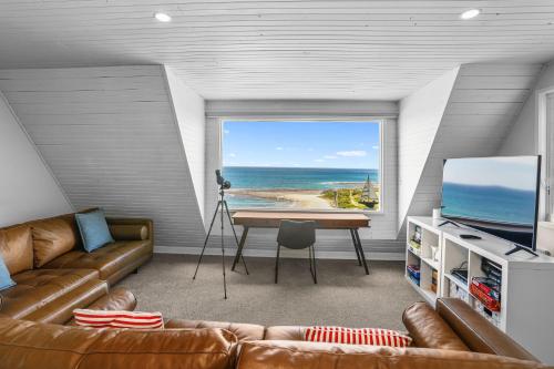 Marengo Views - 180 Degree Clifftop Ocean View Home, Marengo