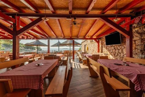 Restorāns, Mobile home Oaza Mira Camping 920 in Draga