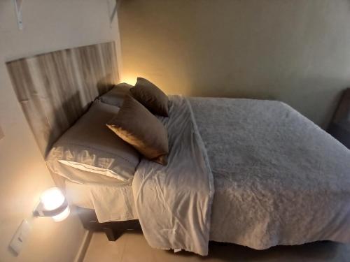 A 7 min de Palmerola con Cama Matrimonial, WiFi y Parqueo
