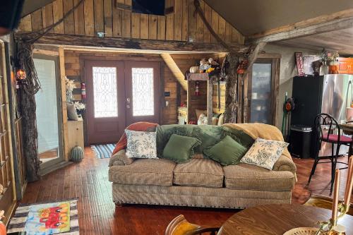 Walk to Trails & Fishing Spots! Lake Ozark Escape - image 13