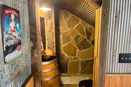 Walk to Trails & Fishing Spots! Lake Ozark Escape - image 9