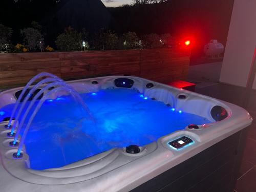Westcove view three bedroom luxury house with hot tub in Caherdaniel