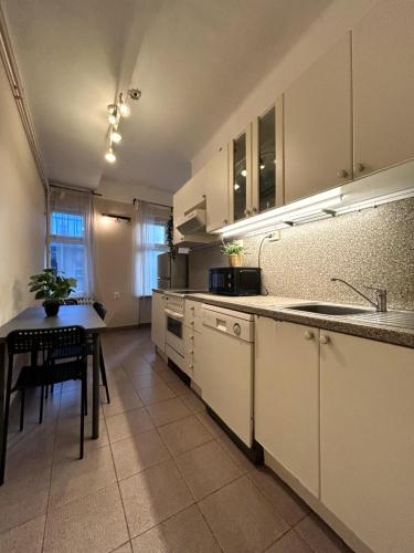 3 BDR Family Apartment FashionStreet - image 4